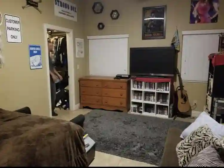 1 bedroom walk in closet own bat