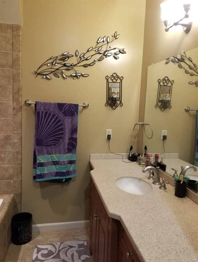 1 bedroom walk in closet own bat