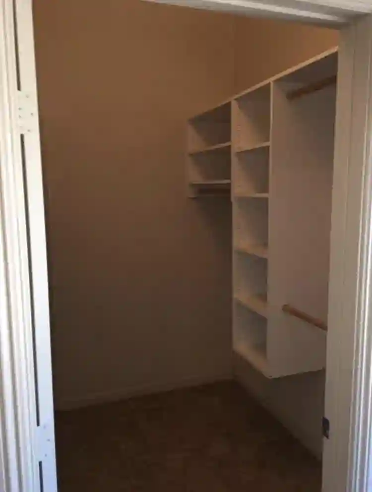 1 bedroom walk in closet own bat