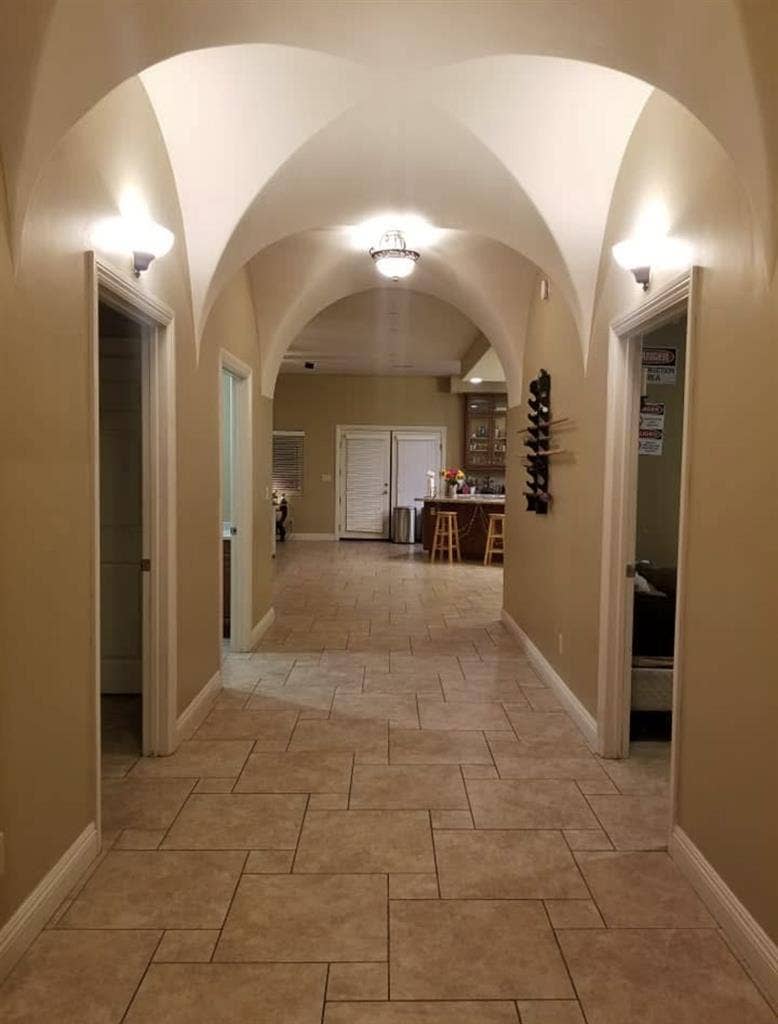 1 bedroom walk in closet own bat