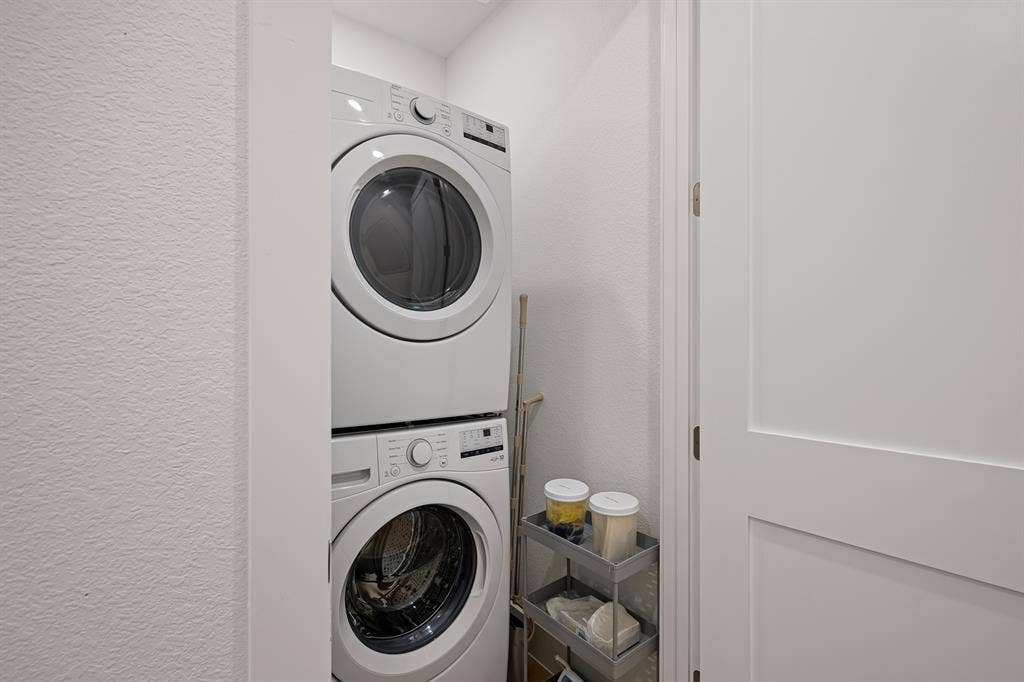 Brand New living rt next to U of H