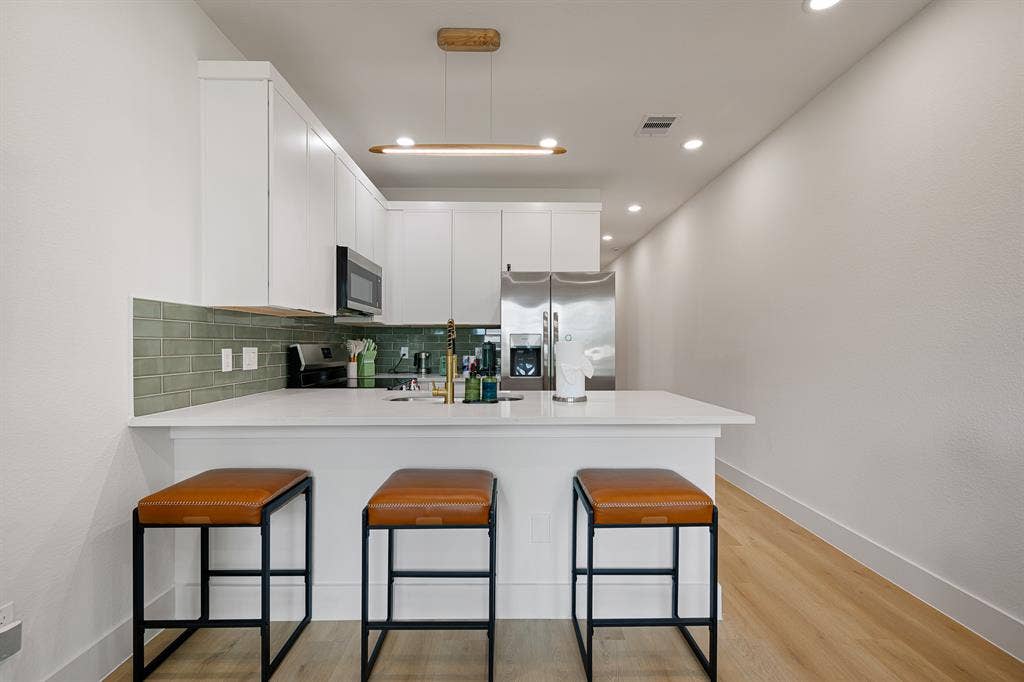 Brand New living rt next to U of H