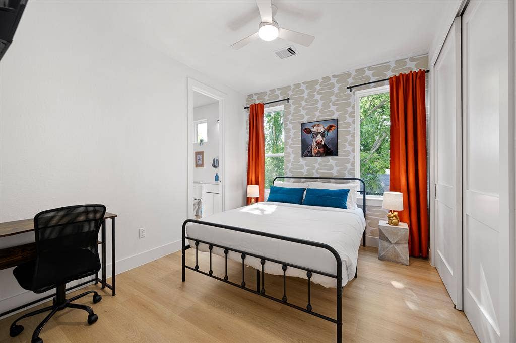 Brand New living rt next to U of H