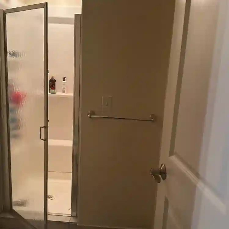 Female room mate needed