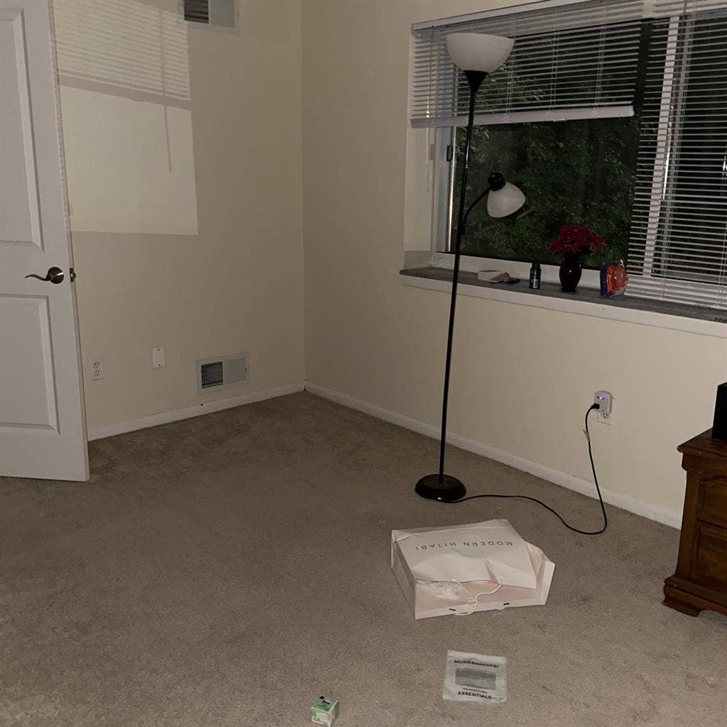 Female room mate needed