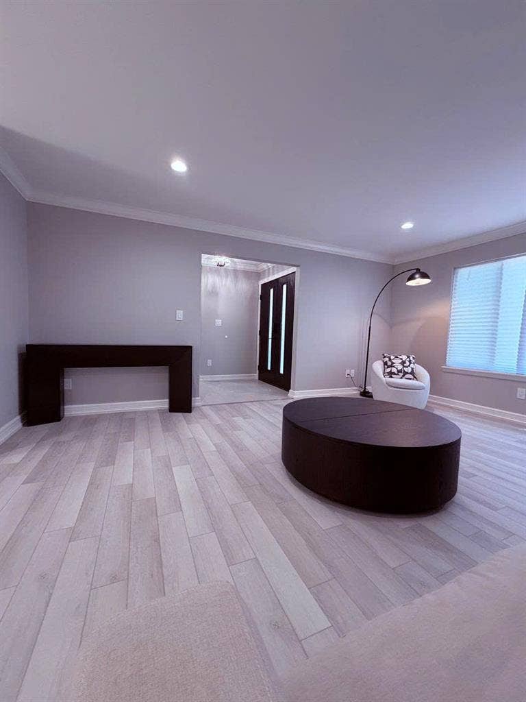 Private Room with Shared Bathroom