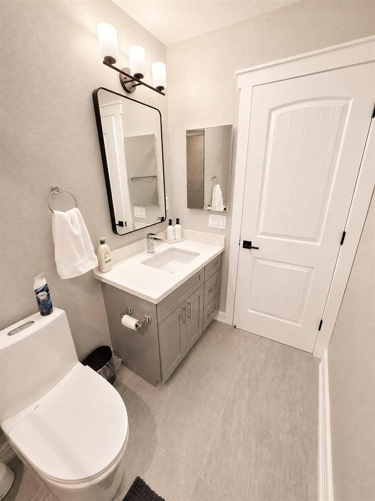 Private Room with Shared Bathroom