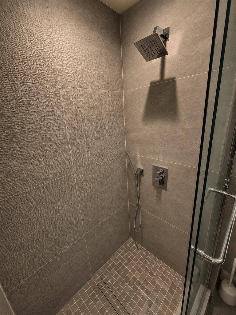 Private Room with Shared Bathroom
