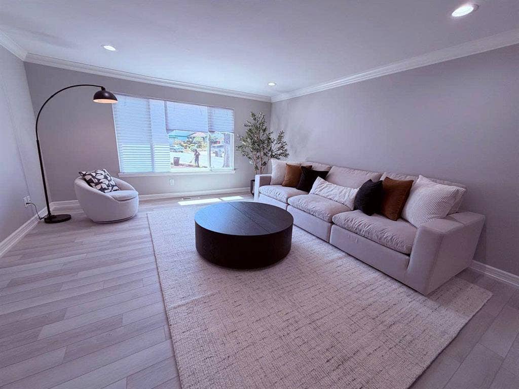 Private Room with Shared Bathroom