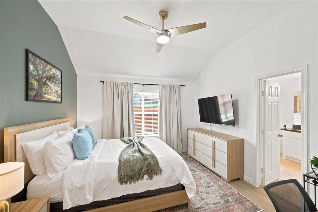 Primary suite near Med Cente