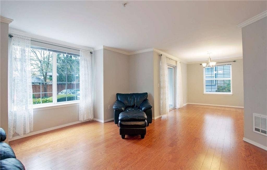 Two rooms 1000 and 1300 available