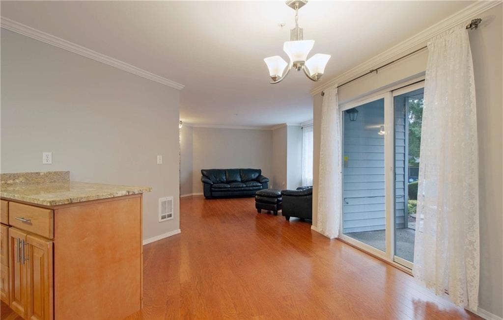 Two rooms 1000 and 1300 available
