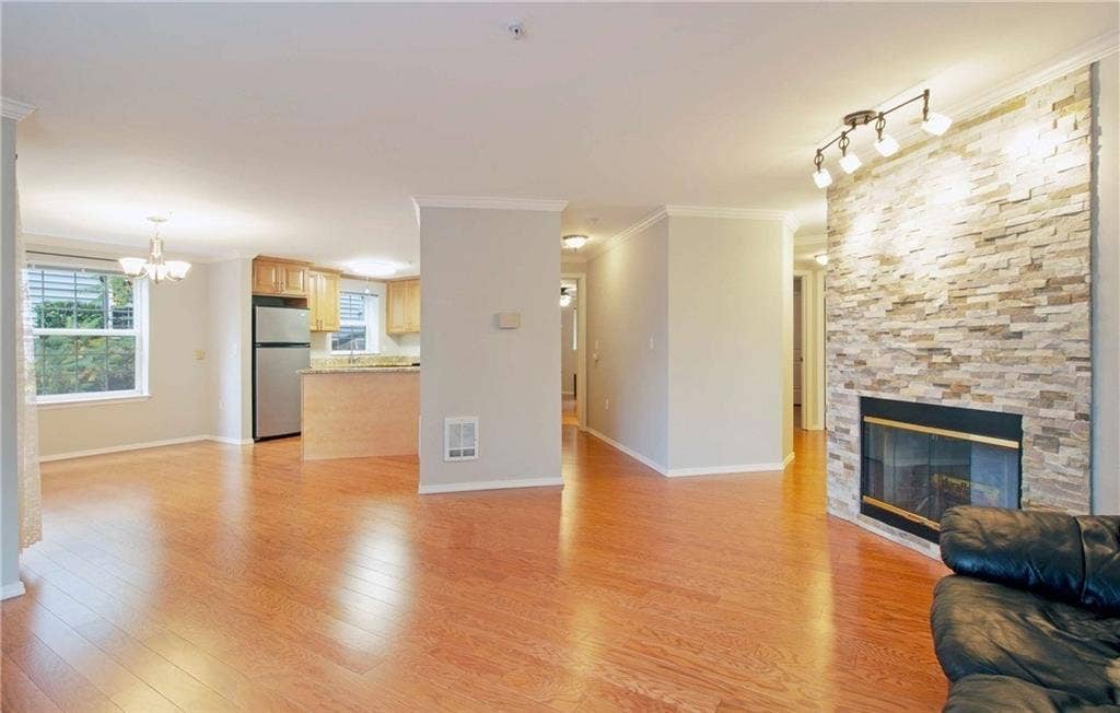 Two rooms 1000 and 1300 available