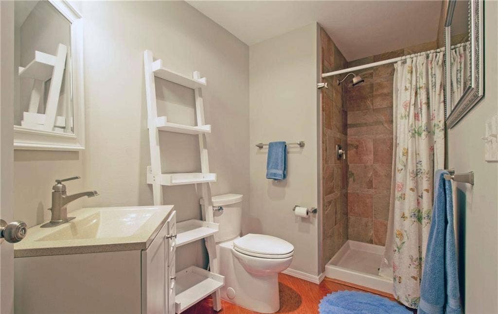 Two rooms 1000 and 1300 available