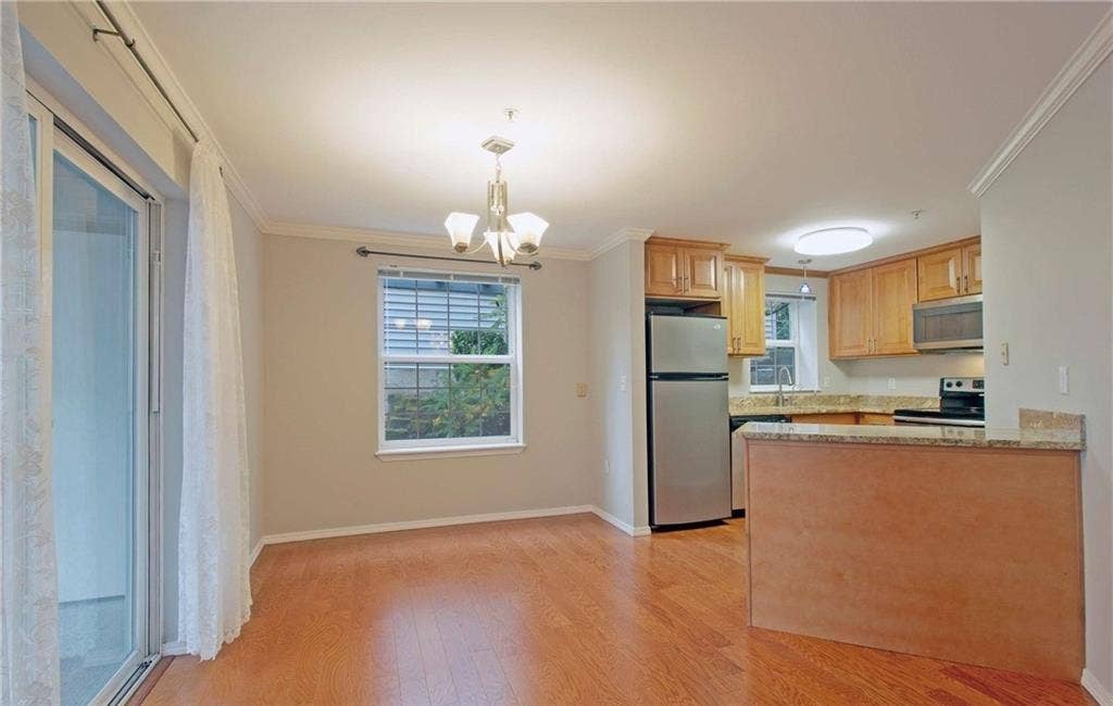 Two rooms 1000 and 1300 available