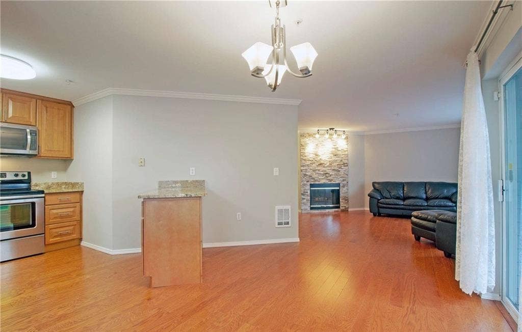 Two rooms 1000 and 1300 available