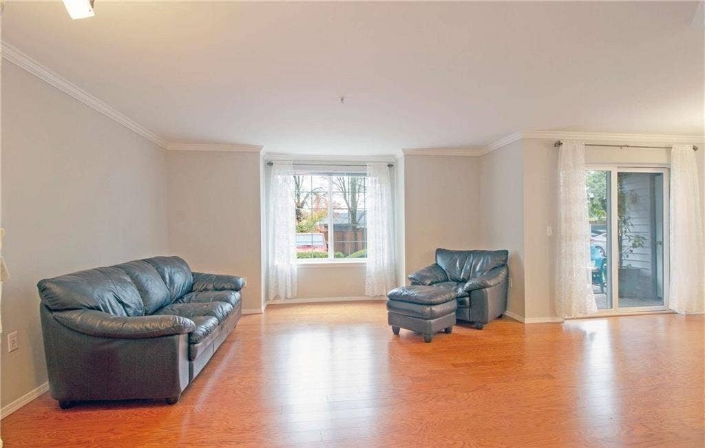 Two rooms 1000 and 1300 available