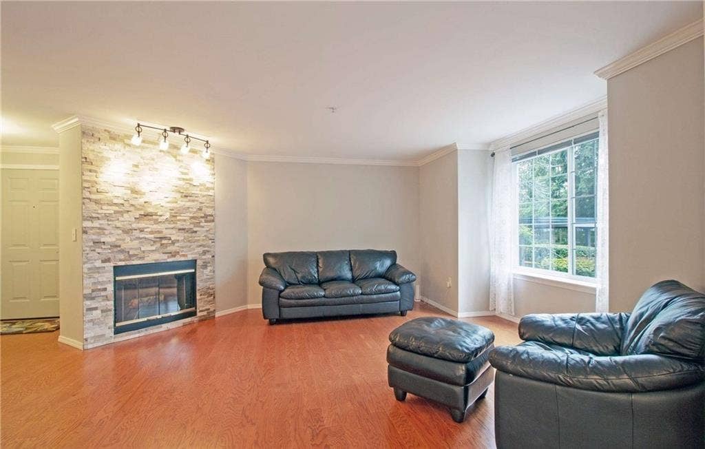 Two rooms 1000 and 1300 available