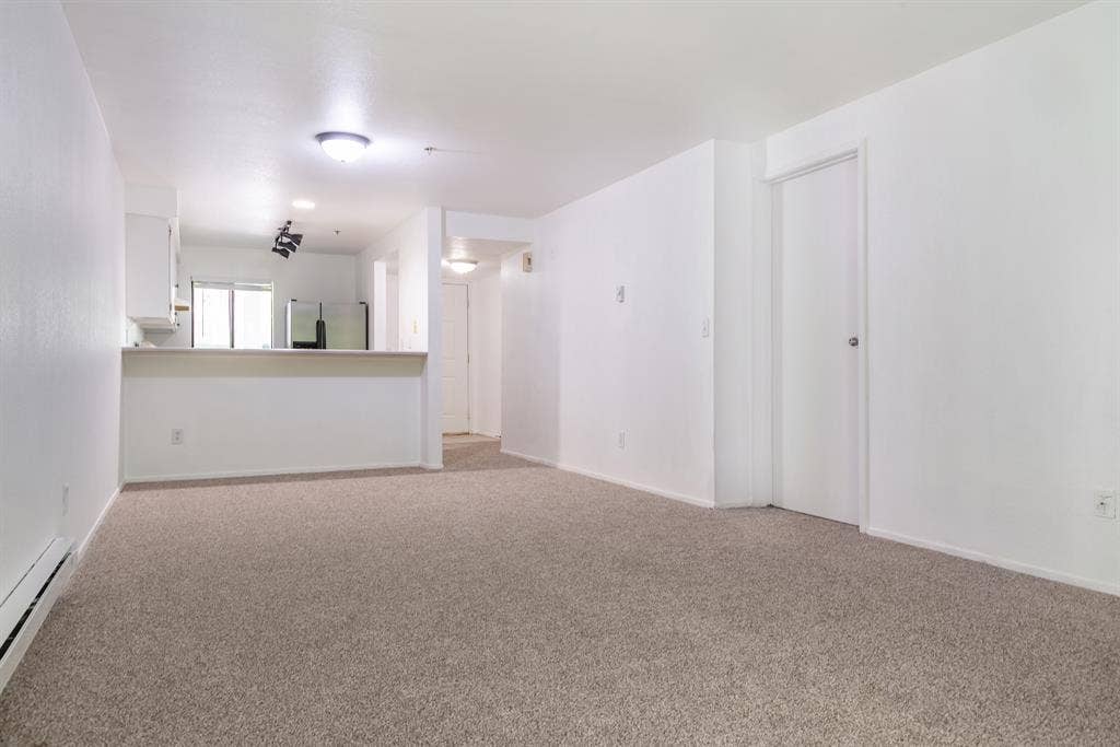 Bedroom $1000 in Kent