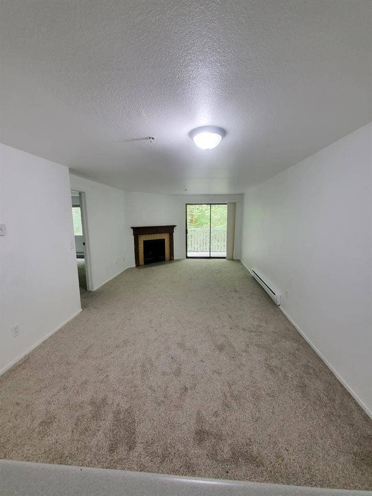 Bedroom $1000 in Kent