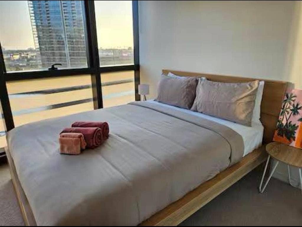Furnished room with attached WC