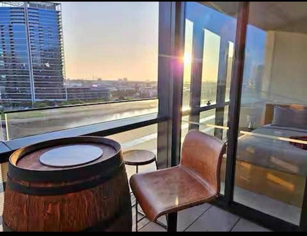 Furnished room with attached WC