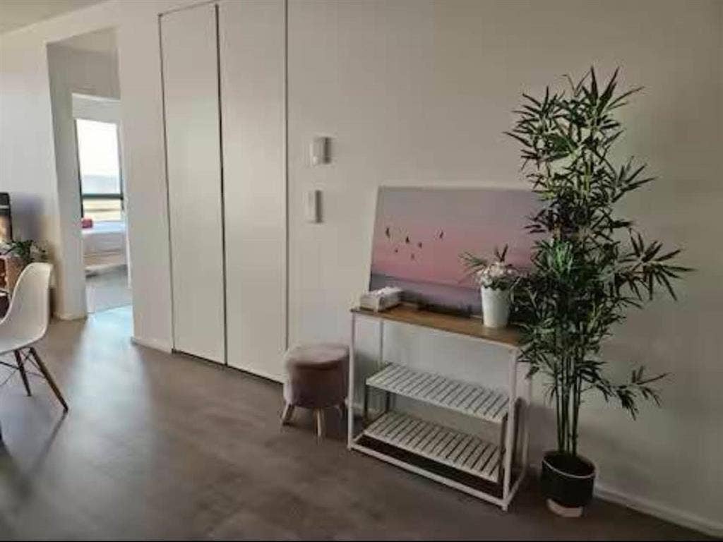 Furnished room with attached WC