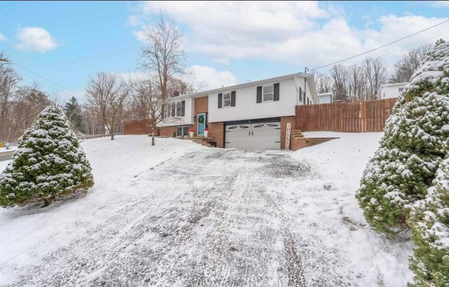 3 BR / 2 Ba house off Pierpont Ex