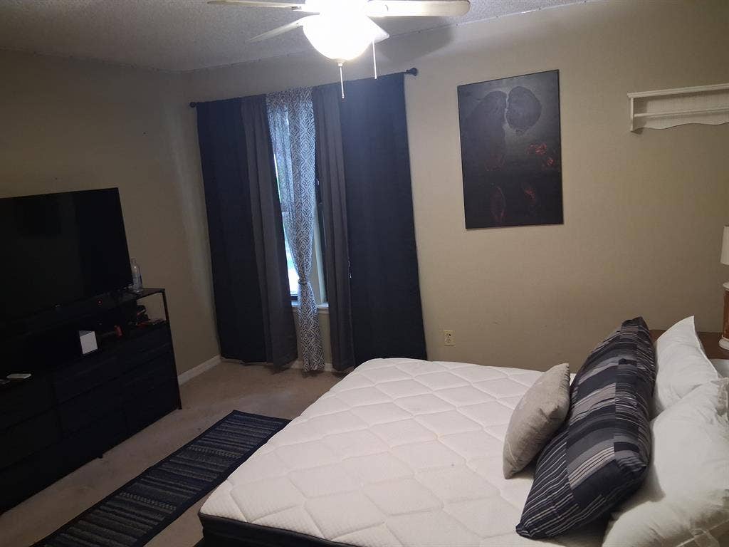 ROOM 4 RENT ASAP - SOUTH SARASOTA