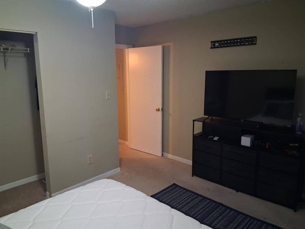 ROOM 4 RENT ASAP - SOUTH SARASOTA