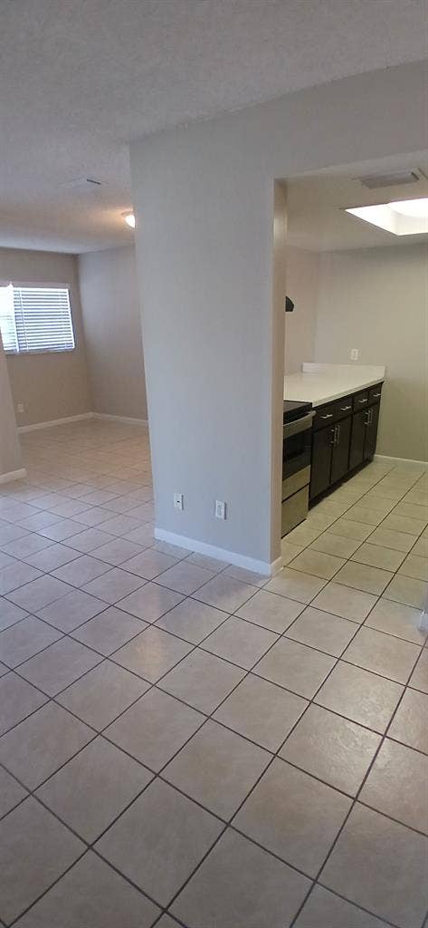 Looking for roommate in Aloma area