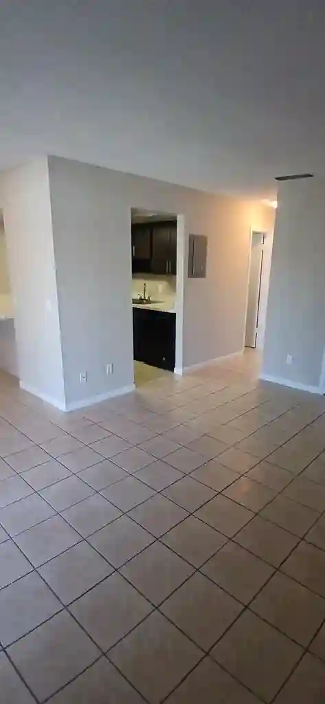 Looking for roommate in Aloma area