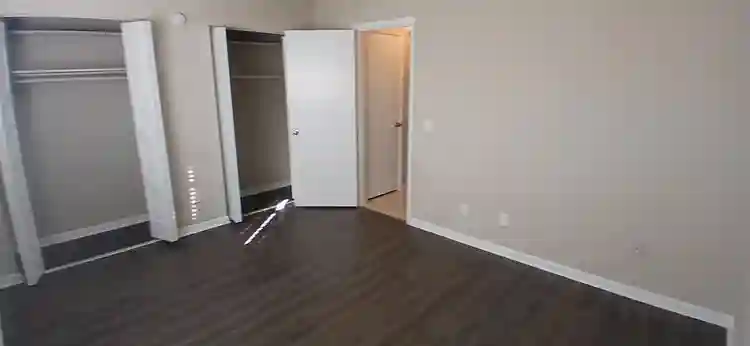 Looking for roommate in Aloma area