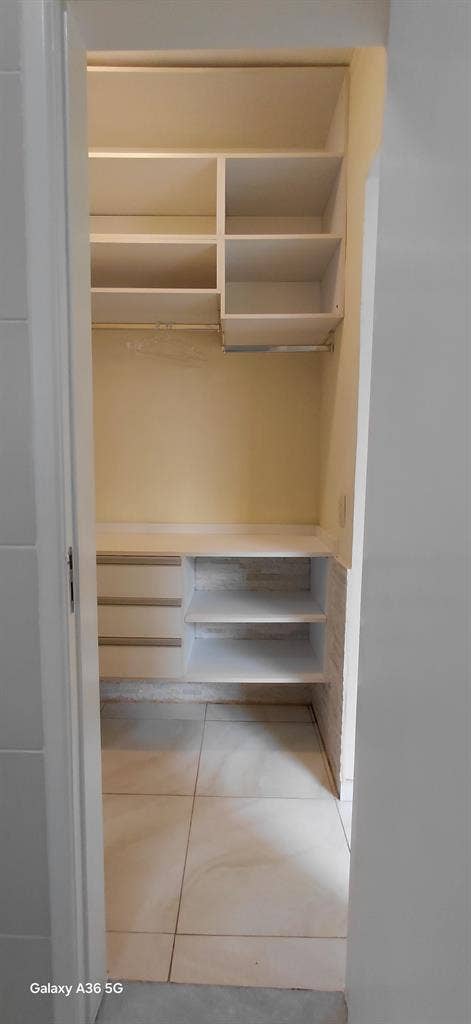 Quarto Suite / Estacionamento.