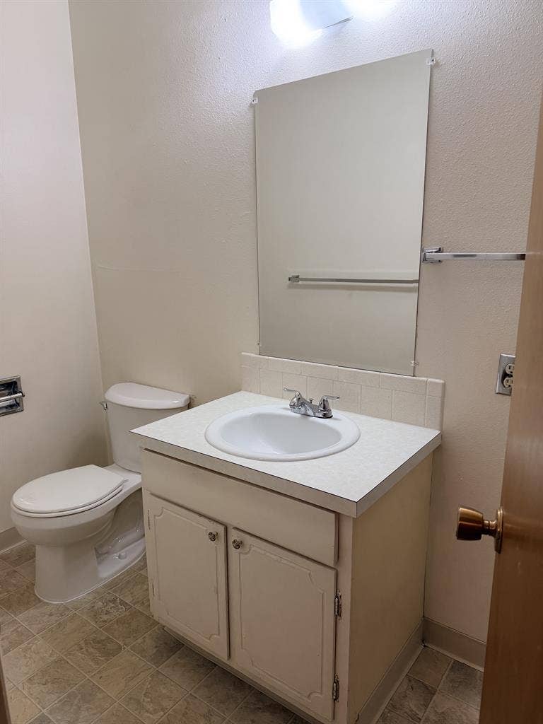 Room w/private bath near Pearl St.