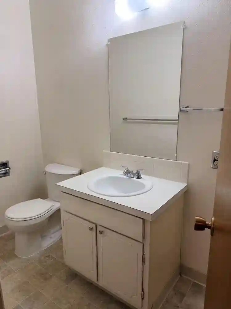 Room w/private bath near Pearl St.