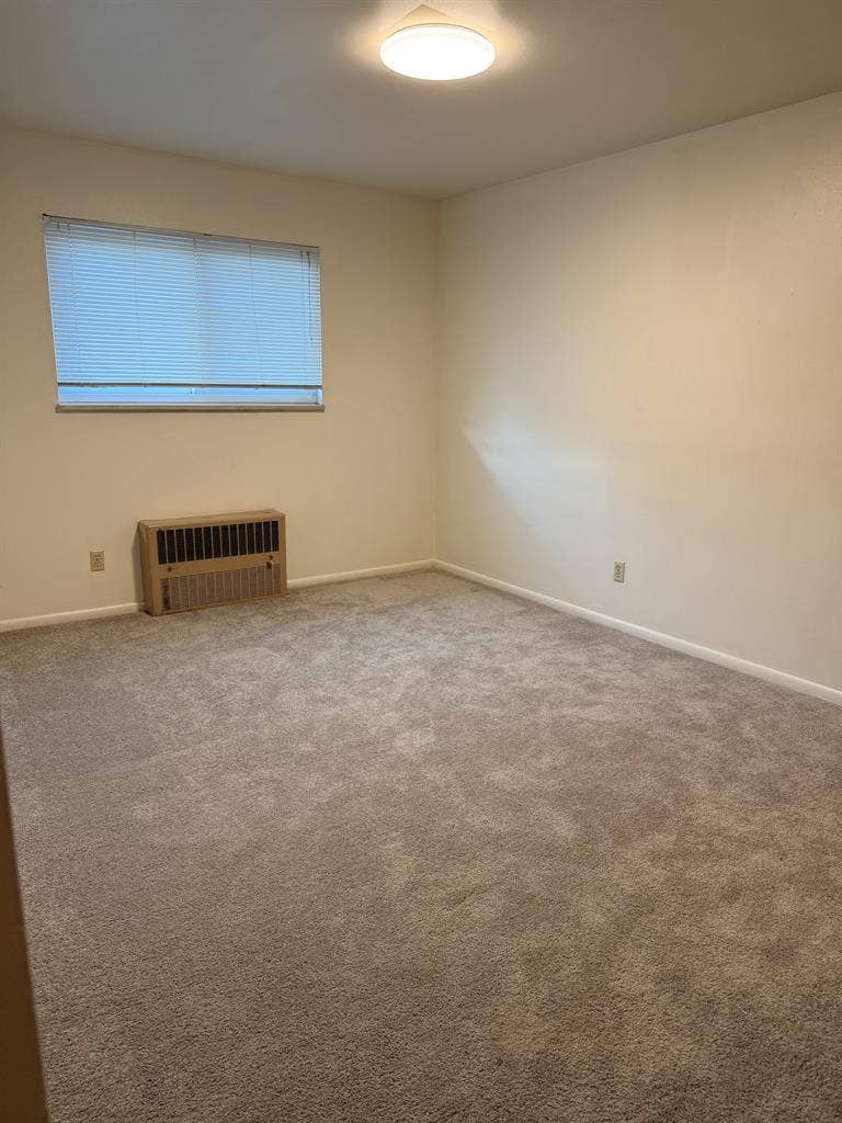 Room w/private bath near Pearl St.
