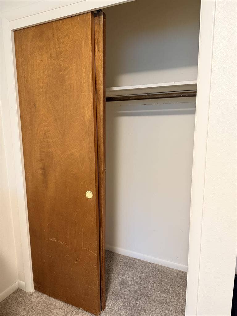 Room w/private bath near Pearl St.