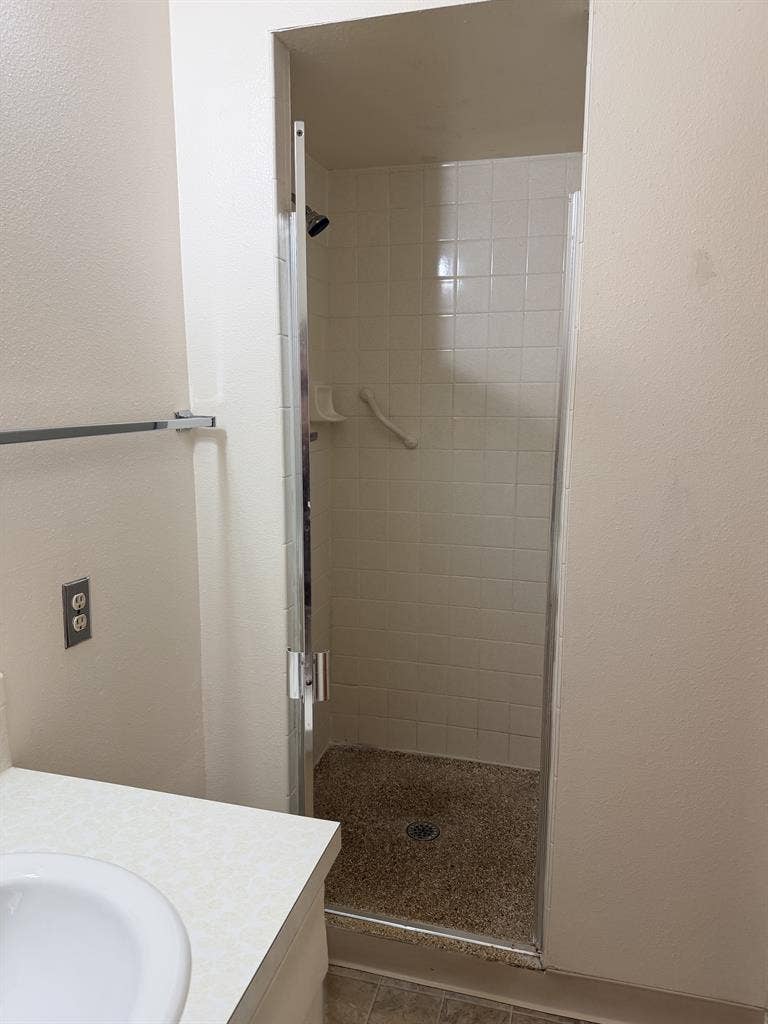 Room w/private bath near Pearl St.