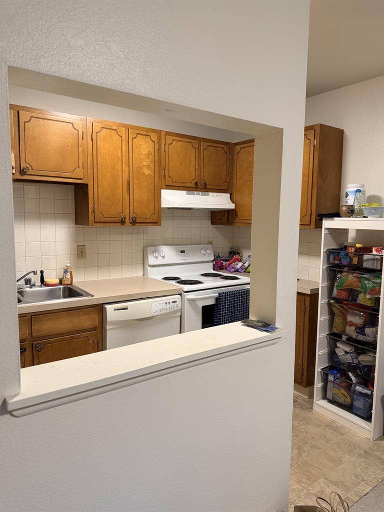 Room w/private bath near Pearl St.