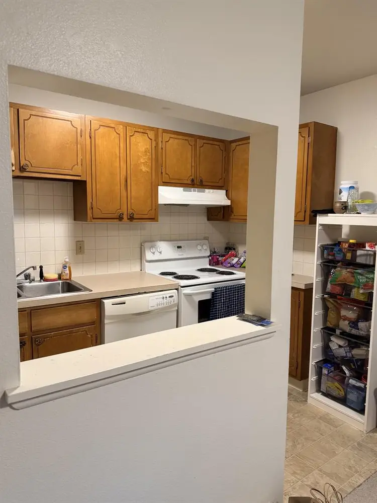 Room w/private bath near Pearl St.