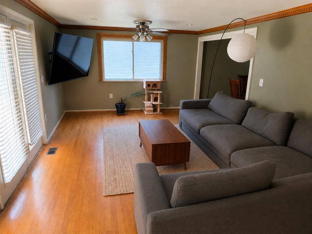 🏡 Room for Rent in Burke, VA!