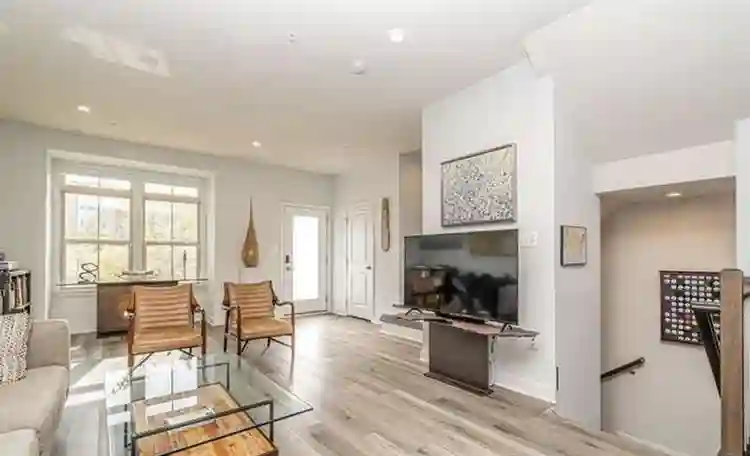 New listing August 1st move in