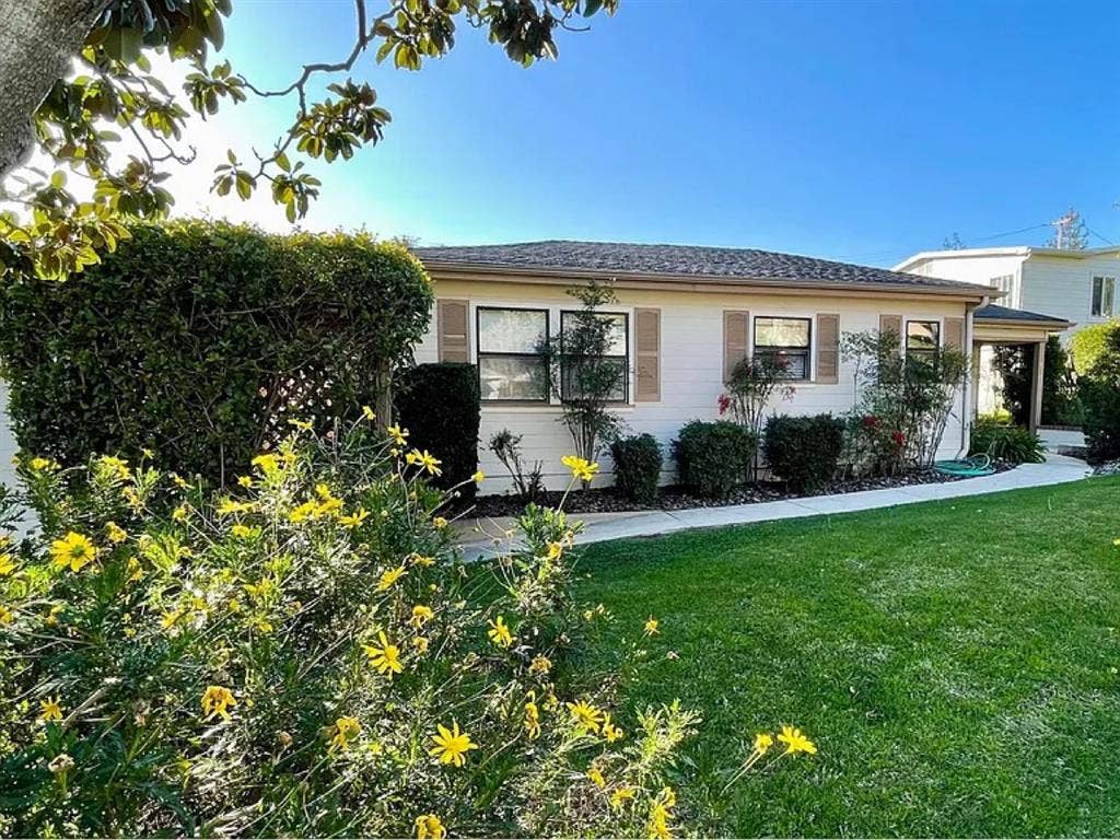SHARED ROOM AVAILABLE AUG-DEC