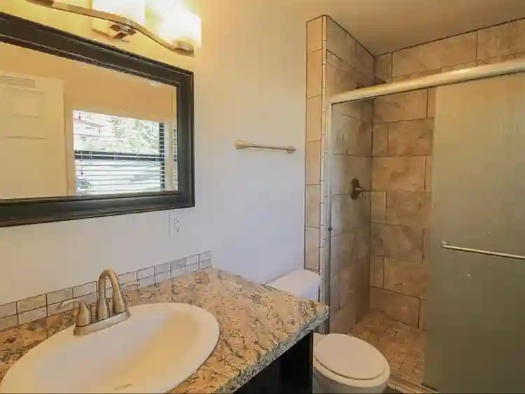 SHARED ROOM AVAILABLE AUG-DEC