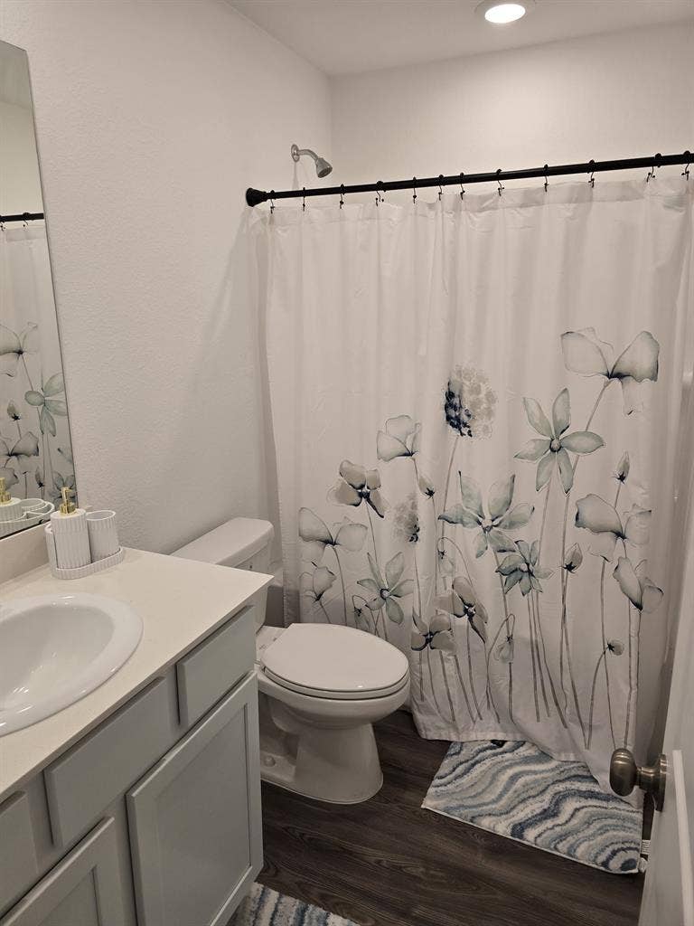A fully furnished room in Richmond