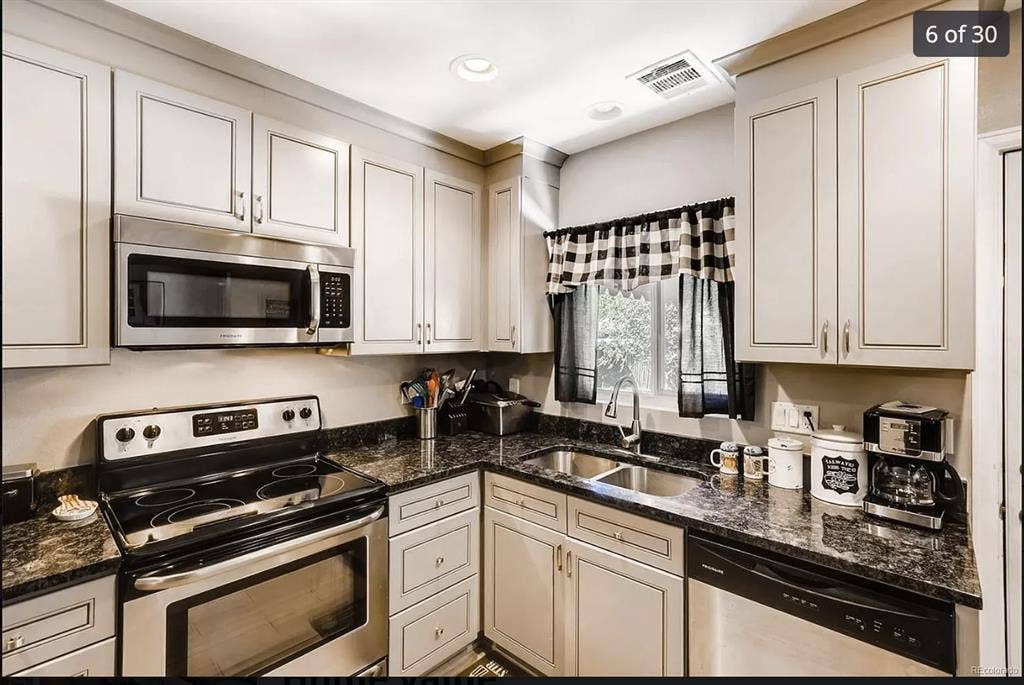 Large Room For Rent In Aurora