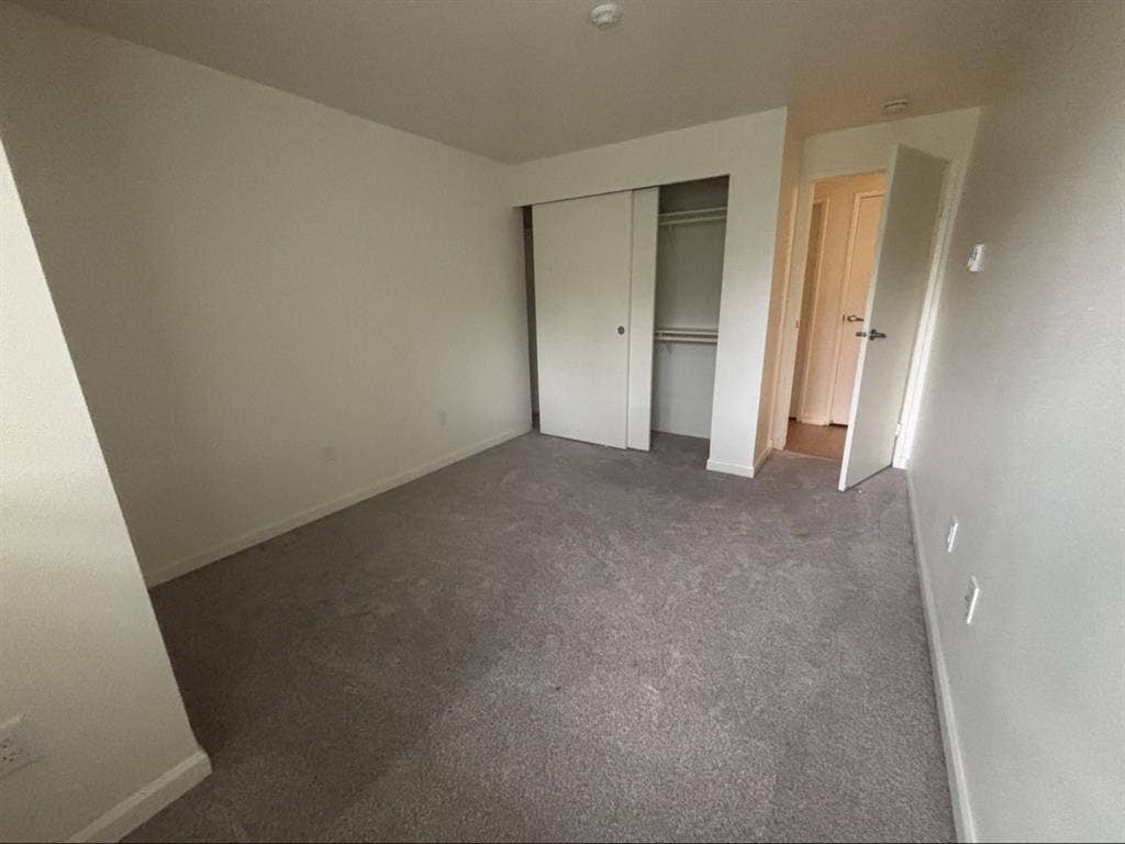 Room in Redmond Washington for 1300