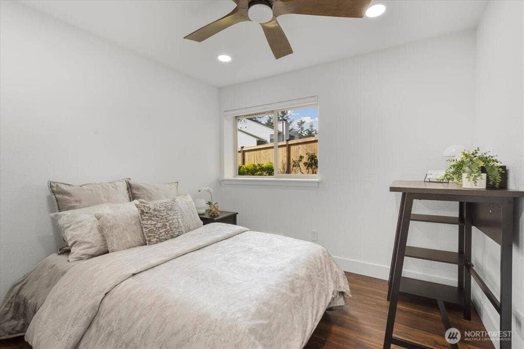 Redmond Room Available