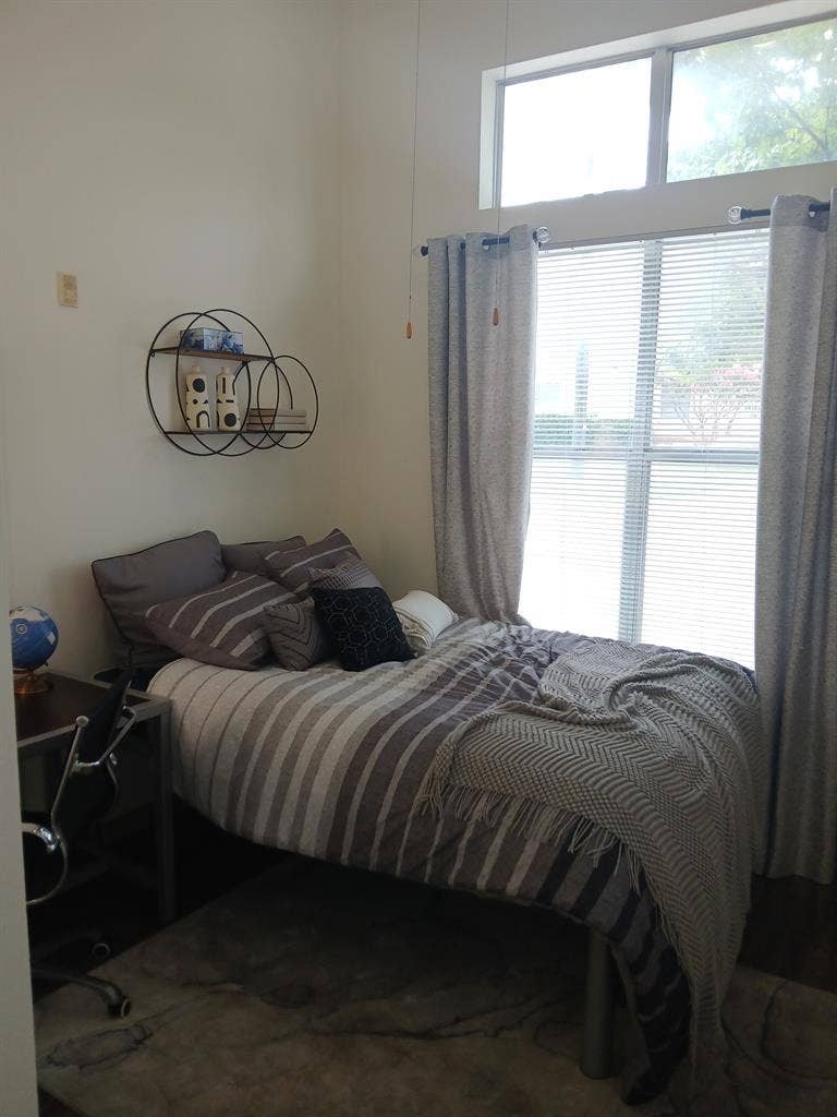 Relet for the Lorimer Apartments